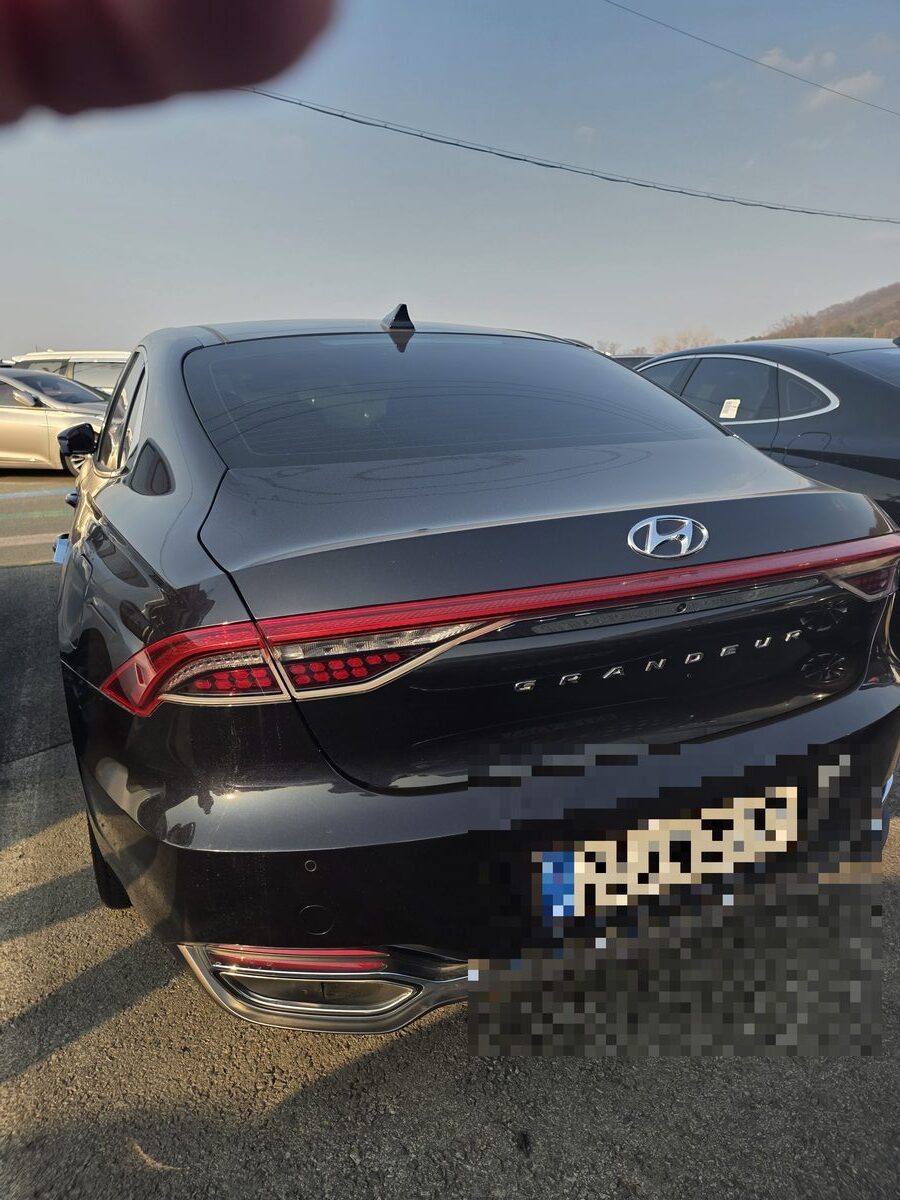 더 뉴 IG 그랜저 후면 GRANDEUR 레터링