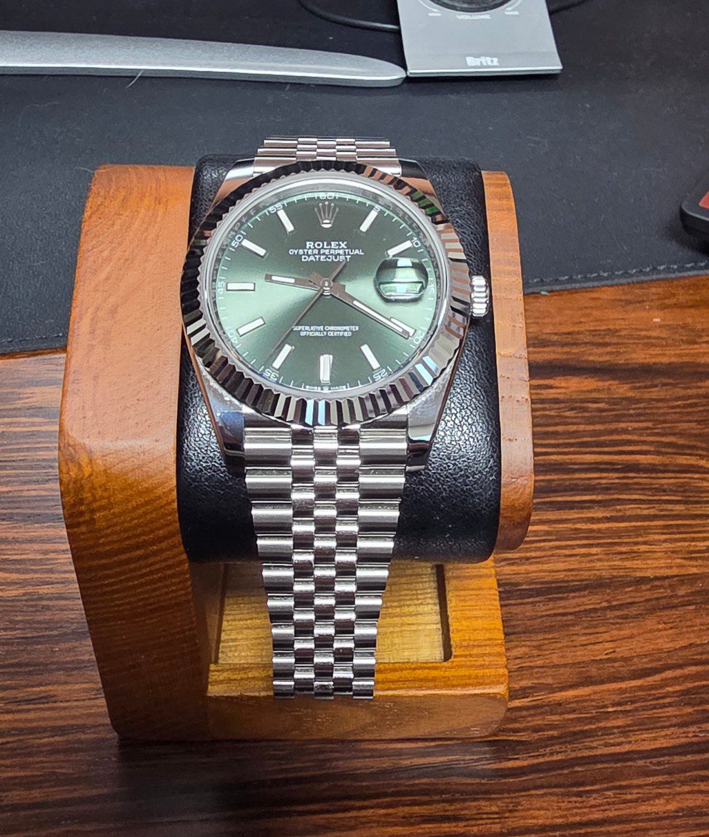 롤렉스 데이저스트 41 126334 민트그린 워치스탠드 정면