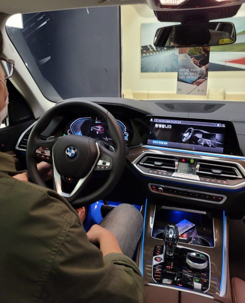 플러그인 하이브리드 BMW X5 45e 실내 인테리어 계기판