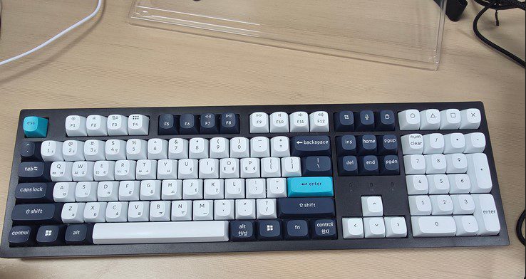 키크론 K10 Pro 풀배열 저소음바나나축 키보드 — 검정 화이트 민트 배색